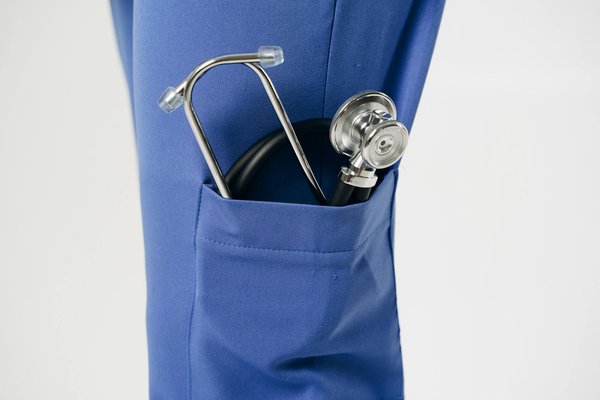 Jakie korzyści oferuje ivibet app dla graczy na urządzeniach mobilnych?